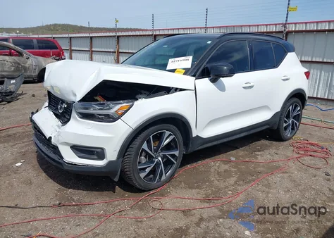 2019 Volvo Xc40 T5 Momentum/T5 R-Design z USA, uszkodzony, nr VIN YV4162XZ8K2004420